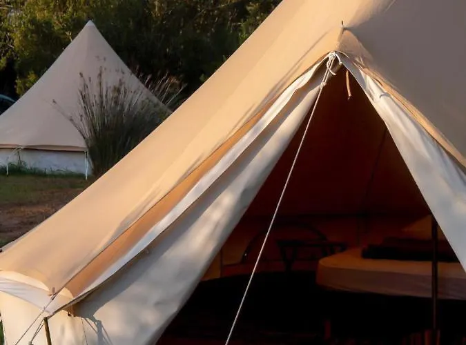 Luxe tent Village Del Mar