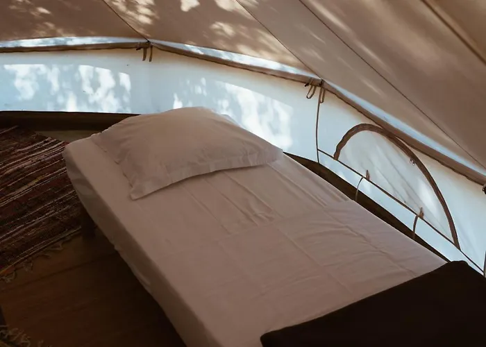 Village Del Mar Luxe tent Solaro